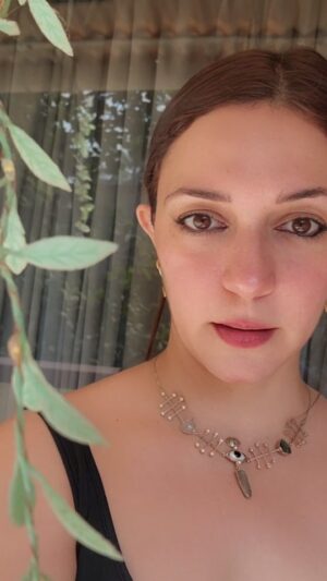Nauheed Cyrusi Instagram - Boicenote bhej do...
#bindi #love  #natural #aunatural #fyp #explorepage #explore #indian #reelsindia #memesdaily #dailymemes #voicenotes #funnyreels #funnyvideos