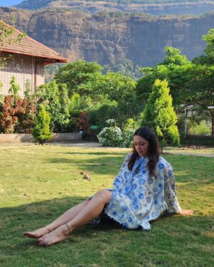 Nauheed Cyrusi Instagram - When the butterfly & me matched ❤️🦋 @shopmulmul how cozy is this set❤️🥰🥹
#winteroutfit #ootd #ootn #warm #cozy #cozyhome #winters #potd #farmlife #farmlifebestlife #love #grateful #indian