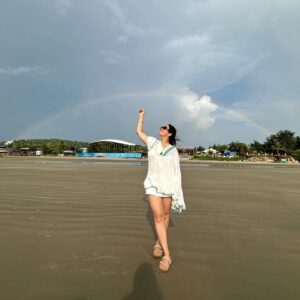 Nauheed Cyrusi Instagram - WHAT A DAY ❤️🧿🙏
#goa #beachday #beachdays #morjim #beachdaysarethebestdays #love #fyp #happiness #nature #explore #explorepage #sunset #sunsetchaser #traveler