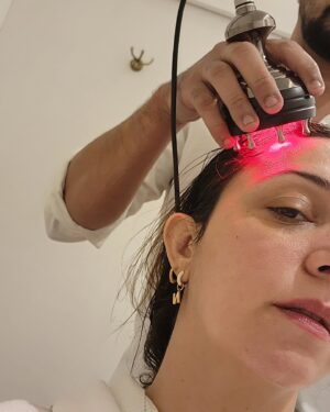 Nauheed Cyrusi Instagram - Is the 15 step korean scalp treatment worth it? YES @thepreserveclinic does it ..It costs around 10k but you can call the clinic for packages & it is incredibly relaxing too! It involves cleansing of your scalp so inturn better absorption & also as a bonus you get a killer lymphatic drainage massage too! 10/10 would recommend!
#hairspa #korean #koreanhairspa #hair #hairhealth #wellness #love #gratitude #grateful