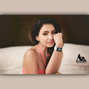 Navina Bole Instagram - Whatcha looking at! 👀💕#swipeleft 
 📸 : @bellissimaph0t0graphy  Hair and Mua : @krupall_gami  Casting Manager:@casting_rkthakur