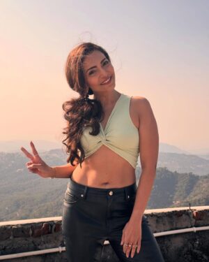 Navina Bole Instagram - Romanticising myself in the mountains!! 🏔️💚#swipeleft  #newpost #new #carousel #newpics #newphotos #bts #cold #onlocation #vibes #nature #mountains #happygirlsaretheprettiest #instaphotography #instagram #instagood #explore #explorepage #navinabole #fauxleather #croptop #feels #wednesday #loveandlight  Stylist : @preetimalhotra043