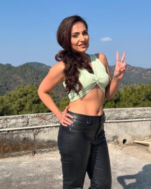 Navina Bole Instagram - Romanticising myself in the mountains!! 🏔️💚#swipeleft  #newpost #new #carousel #newpics #newphotos #bts #cold #onlocation #vibes #nature #mountains #happygirlsaretheprettiest #instaphotography #instagram #instagood #explore #explorepage #navinabole #fauxleather #croptop #feels #wednesday #loveandlight  Stylist : @preetimalhotra043