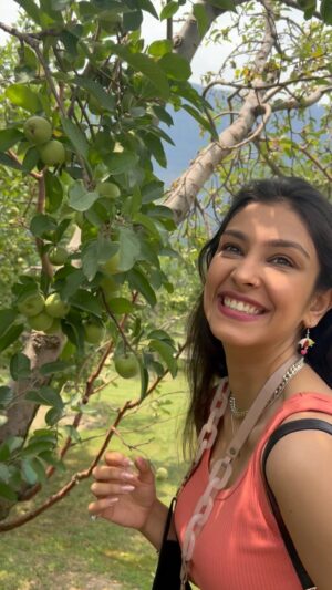 Navneet Kaur Dhillon Instagram - Living each moment with purpose, passion & love – Jeena Issi Ka Naam Hai. ✨💫
.
.
.
.
.
.
.
#GratefulHeart #LifeUnplugged #LiveLaughLove #PositiveVibes #CarpeDiem #SoulfulLiving #EmbraceTheJourney #PurposefulLiving #HappinessWithin #BePresent