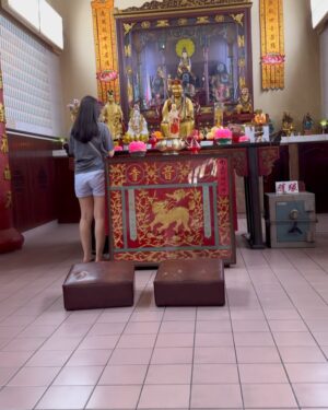 Nazanin Amiri Instagram - “Guan yin temple “ is a Chinese temple in Kuala Lumpur Malaysia 🇲🇾 (Buddhism Temple)
Buddhist and Taoist temples  have key differences in philosophy, structure, and practices:

1. Philosophies and Teachings
 - Buddhist Temple: Focuses on the teachings of Buddha, aiming for “nirvana” (freedom from suffering). Practices emphasize meditation, compassion, and understanding of the impermanence of life.
 - Taoist Temple: Based on the Taoist philosophy, which emphasizes harmony with the “Tao” (the natural flow of life). The goal is to achieve longevity and live in harmony with nature.

2. Structure and Design
 - Buddhist Temple: Typically features statues of Buddha, images from his life, and areas for meditation. The architecture is simple and serene.
 - Taoist Temple: Often more decorative, including shrines, gardens, and art related to nature, such as trees and rocks. It is dedicated to gods and spirits of nature.

3. Rituals and Worship:
 - Buddhist Temple: Includes prayer ceremonies, meditation, and offerings to Buddha. Incense and candles are used for purification and prayer.
 - Taoist Temple: Rituals often involve offerings to gods and spirits of nature, as well as dances and ceremonies aimed at achieving balance and harmony with nature.

In general, Buddhist temples focus on spiritual enlightenment and inner peace, while Taoist temples emphasize living in harmony with nature and the Tao.
(This article is written by Nazanin Amiri)
My dear Buddhism friend please support your religion by adding this post to your story ❤️

@nazaninamiri_official 

#buddhism #buddha #chinesetemple
