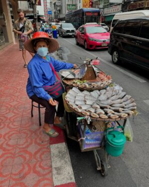 Nazanin Amiri Instagram - China town in Bangkok Thailand 🇹🇭 (part2)
@nazaninamiri_official 

#chinese #chinatown #chinesefood #bangkok