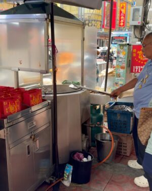 Nazanin Amiri Instagram - China town in Bangkok Thailand 🇹🇭 (part2)
@nazaninamiri_official 

#chinese #chinatown #chinesefood #bangkok