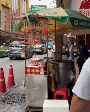 Nazanin Amiri Instagram - China town in Bangkok Thailand 🇹🇭 (part2)
@nazaninamiri_official 

#chinese #chinatown #chinesefood #bangkok