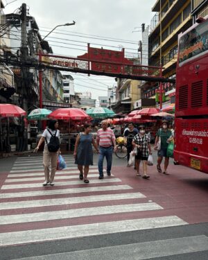 Nazanin Amiri Instagram - China town in Bangkok Thailand 🇹🇭 (part2)
@nazaninamiri_official 

#chinese #chinatown #chinesefood #bangkok