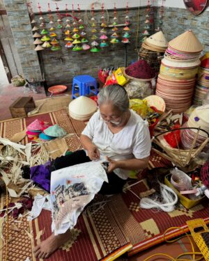 Nazanin Amiri Instagram - Hat workshop in Vietnam part 2 🇻🇳(chuong village)
@nazaninamiri_official 
#vietnam #travelgram