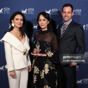 Nazanin Boniadi Instagram - It was an honor to present Asia Society’s 2024 Asia Entertainment Game Changer Award to my fiercely talented friends Justin Marks and Rachel Kondo, the creative forces behind @shogunfx . Thank you for transforming the landscape of entertainment with such cultural depth and humanity.

#Shogun