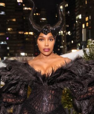 NeNe Leakes Instagram - Swipe: Sometimes a little mystery and magic are all you need  #MaleficentVibes” #happyhalloween  #queen #thebiggestboss #chicagonights #chitown #atimewashad

Thank you to my lil sis @theestallion 
Styled by: @shenell.welch
Dress: @walone
Custom headpiece: @melthetaylor
Pictures @freddyophotos