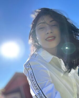 Neelanjona Neela Instagram - A sunny morning so bright, it looks like winter hit snooze and never showed up! 🌞