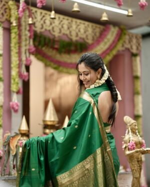 Neha Gowda Instagram - Snapshots from “ನಮ್ಮನೆ ಗೃಹಪ್ರವೇಶ”

PC - @candids_by_umesh  @umesh__photography___ 
Blouse - @likitha_suresh_ 
Hairstylist- @hairbyshilparaju 

#ನಮ್ಮನೆ #housewarming #snaps #photodump #green #sareelove