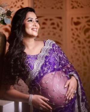 Neha Gowda Instagram - Last month and I’m super excited!!! 

#babybumplove #bump #designersarees #photoshoot #memories #life #9thmonth