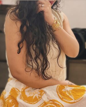 Neha Pednekar Instagram - 🌻❤️⏳