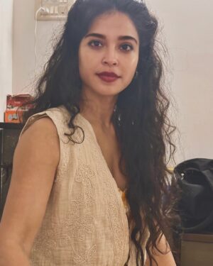 Neha Pednekar Instagram - 🌻❤️⏳