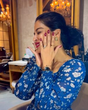 Neha Pednekar Instagram - 🌼❤️
@stella1316 
@lookssalonmumbai