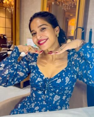 Neha Pednekar Instagram - 🌼❤️
@stella1316 
@lookssalonmumbai