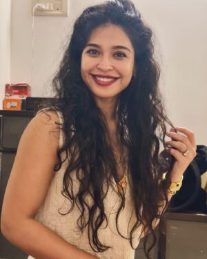 Neha Pednekar Instagram - 🌻❤️⏳