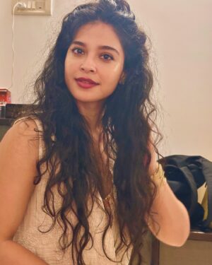 Neha Pednekar Instagram - 🌻❤️⏳