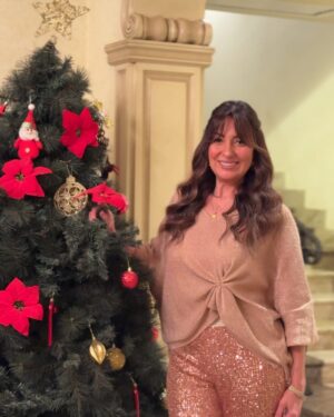 Nermin EL Fee'y Instagram - #_Merry_Christmas_And_happy new year to all the people around the word and my family and friends_love you all ❤️💋😍# @nermine_elfeky 🙏🎁🎈big kiss 🌺🌹