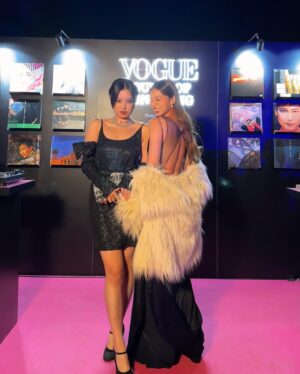Ng Ka Yan Instagram - VOGUE LOVES HONG KONG, KAYAN LOVES PARTY AND FRIENDS 🩶 happy 5 years old @voguehongkong 

wearing @maisonmargiela @bvlgari 
hair @keith_wong_hair 
makeup @chichili 
styling @yoyokwans