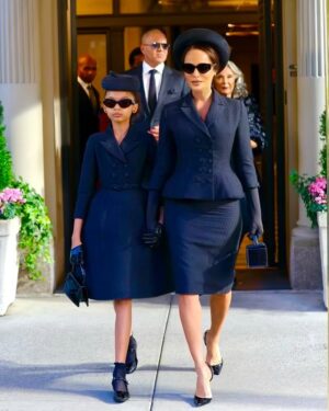 Nicole Ari Parker Instagram - My TV Baby @4elliereine serving lewks & giving LIFE on set 🎬 @justlikethatmax 💥

@andjustlikethatcostumes 
📸 @jpphotography09

LTW:
Suit: @victordesouzany
Hat: @esenshel
🕶️: @celine
👠 : @louboutinworld
👜 : @hermes @fashionphile
MUA: @lisahoughton
Hair: @mflyons

Gabby:
Suit: @alexanderapope
Hat: @esenshel
🕶️ : @lanvin

@mgrmgm @the_danny_santiago 
#satc #ajlt #nyc

@madamefaleshill 💥
