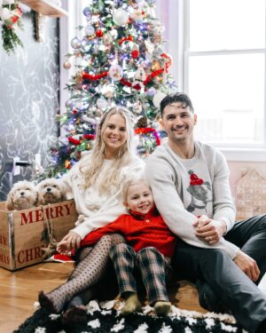 Nicole Franzel Instagram - Merry Christmas!!!!!🎄Jesus is the reason for the season!! ❤️