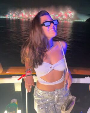 Nicole Orsini Instagram - FELIZ ANO NOVOOO 🤍 que 2025 traga ainda mais conquistas e realizações pra todos nós e momentos bons pra aproveitarmos com quem a gente ama ✨✨✨ 
@reveillonemaltomar @promoacaooficial 
1/365
look @donabetta