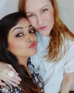 Nidhi Uttam Instagram - Happy Birthday Girl !!! Our careers and lives have been joined! We don't meet enough but I know when needed you are by my side ! From being my child in Kasautii to being my Sis in law in Yeh rishta it's always awesome to work with you and shows how crazy our industry is ! Blessings 🙏 love and happiness for you on your special day 
🩷
Suzanne