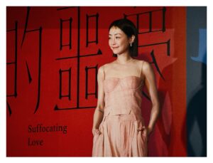 Nikki Hsieh Instagram - ：）
愛的噩夢
登上香港Netflix第一
台灣也霸榜八天了
謝謝香港的觀眾
希望你們喜歡裡面講得亂七八糟的廣東話
這是我身為香港電影影迷的致敬
為了慶祝台灣香港都第一
我決定以文字形式

釋出

黑澤由里

沒拍出來的故事

《黑澤家的詛咒》

敬請期待

#netflix
#愛的噩夢
#shotoniphone
