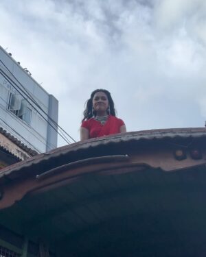 Nilusi Nissanka Instagram - Le clip de « Boru Kata » est dispo sur YouTube !!! (lien dans ma bio) - vous l’avez vu? ❤️🔗🔗