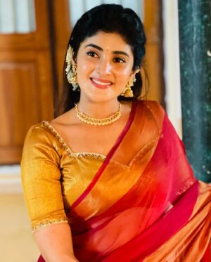 Nimeshika Radhakrishnan Instagram - 💫🪔🪔🪔💫🩶🤍 captured by : @preethikumar_official