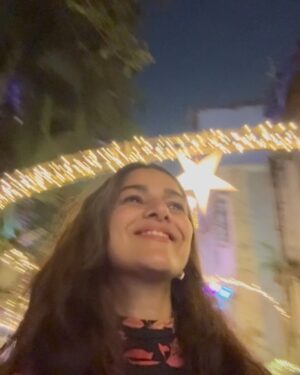 Nimrat Kaur Instagram - Annual Christmas tradition, walking through Ranwar Village with love and lights all around…🎄♥️ Merry Christmas and happy holidays all ✨