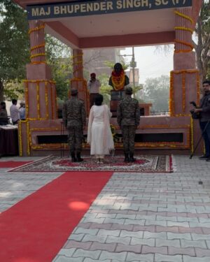 Nimrat Kaur Instagram - On Papa’s 72nd Birth Anniversary today, Mama, my sister and I inaugurated a memorial in his name honouring not only his but 12 other gallant soldiers’ supreme sacrifice for the nation all hailing from Sri Ganganagar, Rajasthan. A dream my family and I dreamt of 30 years ago since we lost him in Jammu and Kashmir in 1994, finally came true. 

Papa was a son of the soil, born to a farmers’ family in Mohanpura village. He led, lived and died by example, fearless and fierce till his last breath. Words fail me today to express the pride I feel standing on this soil, in his birthplace witnessing immortalising his name and life story to inspire present day and future generations. 

My sincerest gratitude for the relentless efforts and support from the civil administration in close co-ordination with the local army personnel stationed here. 

Also a heartfelt thanks to Mr Thomas John Kovoor of Studio Sukriti in Jaipur for his patience through the meticulous sculpting journey executing such a flawless job and breathing life into my father’s sculpture with such keen attention to detail. 
Happy Birthday to my Papa. 

Long live my father’s name and long live his legacy…Jai Hind 🙏🏼🇮🇳 @indianarmy.adgpi