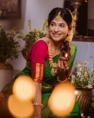 Niranjani Ahathian Instagram - Happiness ♥️♥️♥️

Inframe : @itsvg @kanithiru10 @niranjani_ahathian 
Decor : @zigzagdecors 
Makeup : @kaviyaartistry_off
Video & concept : @styl_by_prathi 
📸: @kavinilavan_filmmaker @karthikha_photography 
Assist : @ranjith_ranil @priyadharshan_07 
Tone : @bunk_hairy 
#karthikha_photography