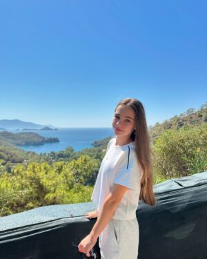 Nisa Sofiya Aksongur Instagram - 🌤️🤍

#nisasofiya  #fethiye #göcek #sea #sun