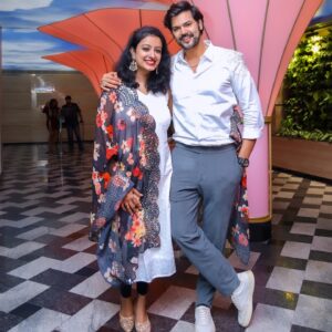 Nisha Krishnan Instagram - 10 years ago this day, when i went down on my knees to ask you the most important question of my Life, and you said 'I Do too' 😍❤️

#December20
#ProposalAnniversary
#10Years
#10thProposalAnniversary
#fromNowTilForever
#lifeisbeautiful
#lovelifelaughter