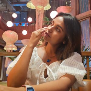 Nisha Ravikrishnan Instagram - ನಿನದೆ ಸೆಳೆತ... !! 🕊

Pc : @anvithasagar ನನ್ನ ಸಖಿ🦋🧿

#nimmanisharkn 
🤍🖤