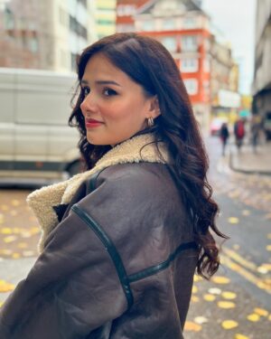 Nishi Saxena Instagram - London ki galiyon mein!😍❤️