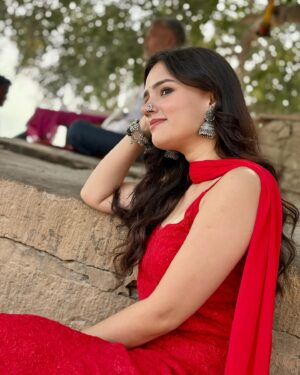 Nishi Saxena Instagram - From chai at the ghats to sunset over the Ganges!✨🫶
Outfit- @ethnicthreadsindia