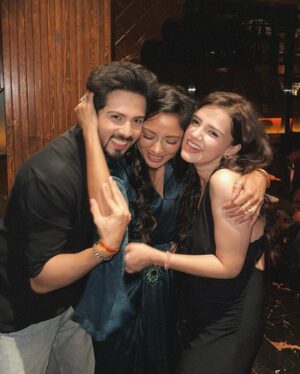 Nishi Saxena Instagram - An unforgettable night celebrating two milestones! 🎉 Happy Birthday to our amazing director, @romeshkalra sir and huge congratulations to Raj Sir on the grand launch of Sardarji Haveli! 🥂 Thank you, @rajan.shahi.543 sir for hosting such a wonderful evening..It was so heartwarming reuniting with everyone..Blessed to be a part of the DKP family! ❤️✨
