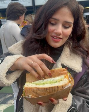 Nishi Saxena Instagram - London ki galiyon mein!😍❤️