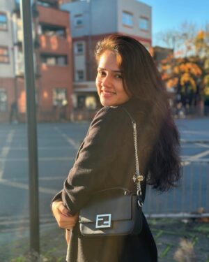 Nishi Saxena Instagram - London ki dhoop!✨