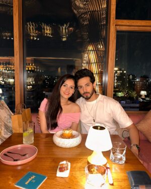 Nishi Saxena Instagram - Good food, great vibes, and the city lights ✨🍴 

#DinnerDiaries #citynights #nightout #goodcompany #goodvibes #citylights #nishisaxenaa #sagarparekh #goodfood