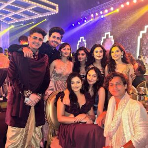 Nishi Saxena Instagram - Star Parivar Awards 2024!❤️🫶
.
Styled by @styledbykashishmutha 
Outfit by @mireyasanya 
Makeup by @meenalvidhani 
Jewellery @sorayaajewels_ 
Hairstylist @hairstylist_shobhapawar 
.
.
.
#starplus #anupama #dimpy #behindthescene #starparivaarawards