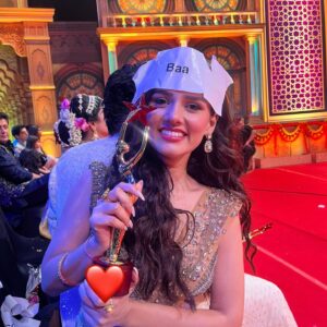 Nishi Saxena Instagram - Star Parivar Awards 2024!❤️🫶
.
Styled by @styledbykashishmutha 
Outfit by @mireyasanya 
Makeup by @meenalvidhani 
Jewellery @sorayaajewels_ 
Hairstylist @hairstylist_shobhapawar 
.
.
.
#starplus #anupama #dimpy #behindthescene #starparivaarawards