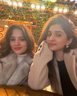 Nishi Saxena Instagram - Tried the trending milkcake at Café Leto in London and let’s just say… I get the hype now!😍
.
.
.
.
.
.
#cafeleto #london #travelphotography #nishisaxenaa #londondiaries