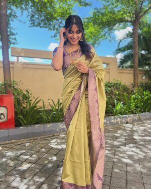 Nishvika Naidu Instagram - Caption kodi please ?